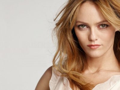 Vanessa Paradis sublime au naturel, une petite pose avec une photo de fan