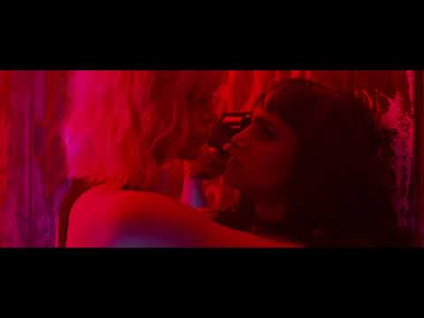  Atomic Blonde - Charlize Theron & Sofia Boutella Lesbian Scene 