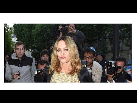  Vanessa Paradis « très anxieuse», un proche mène un combat acharné contre ses vieux démons 