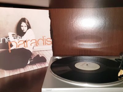 Vanessa Paradis - Ton amour a la main sur mon esprit (Vinyl Video)