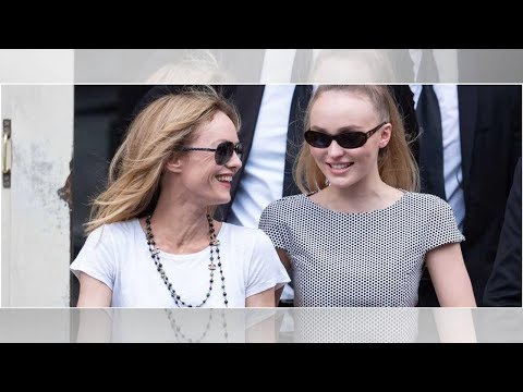  Lily-Rose Depp fait une jolie déclaration à sa mère, Vanessa Paradis : 