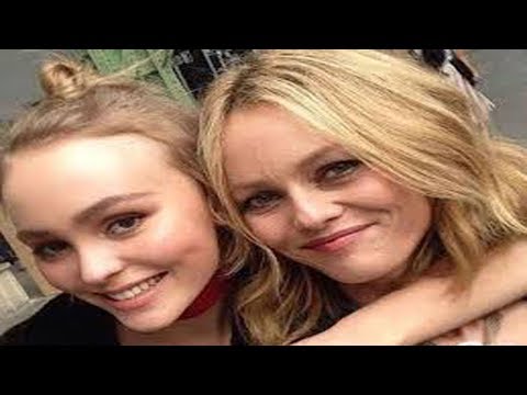  Vanessa Paradis sa fille Lily Rose Depp a confié au magazine Jalouse son amour 