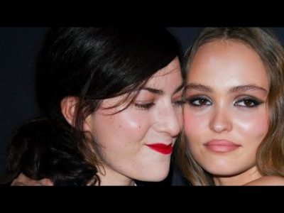 ✅ PHOTOS - Lily-Rose Depp, comme vous ne l'avez jamais vu sur le tapis rouge du dîner des Révélatio