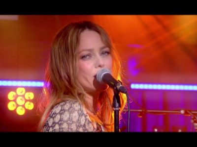 Vanessa Paradis (live) "Kiev" - C à Vous - 12/02/2019