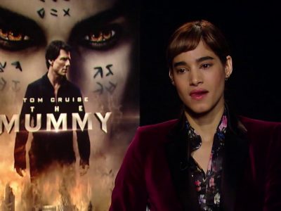 Sofia Boutella Talks & # 39; The Momie & # 39; et lécher le visage de Tom Cruise