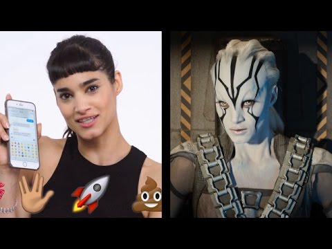  Star Trek’s Jaylah (Sofia Boutella) Shows Us the Last Thing on Her Phone | WIRED 