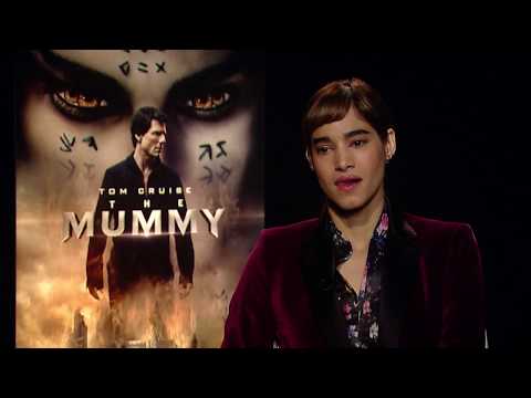  Sofia Boutella Talks 'The Mummy' and Licking Tom Cruise's Face 