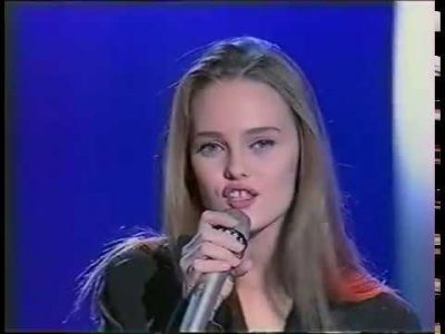 Vanessa Paradis  Aux Charmes + Dis Lui @ Tous A La Une, 23 nov 90