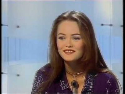 Vanessa Paradis  Report in Liverpool + int @ TV Dimanche, 8 nov 92