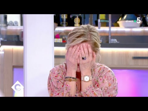  La grosse bourde d'Anne-Elisabeth Lemoine (C à vous) - ZAPPING TÉLÉ BEST OF DU 08/05/2019 