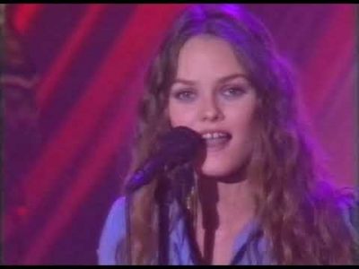 Vanessa Paradis en Concert (1996) - 01 - Les Histoires d'Amour (Chichin | Ringer)