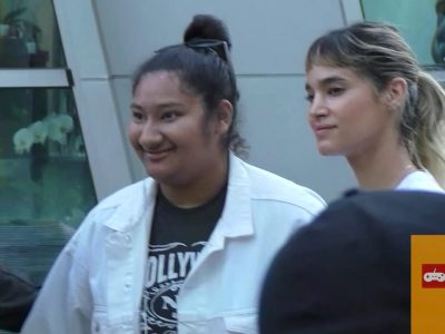 Sofia Boutella et Keean Johnson accueillent leurs fans lors de la première de Apocalypse Now Final Cut