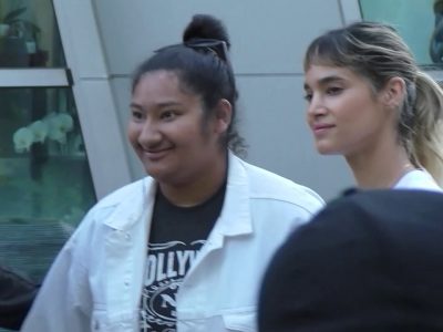 Sofia Boutella et Keean Johnson accueillent les fans lors de la première de Apocalypse Now Final Cut chez ArcL