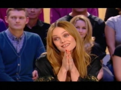 Vanessa Paradis au  grand journal  pour la promo du 1er Best of sortie en 2009