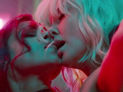 Charlize Theron baise Sofia Boutella dans Atomic Blonde 2017 bisou 3