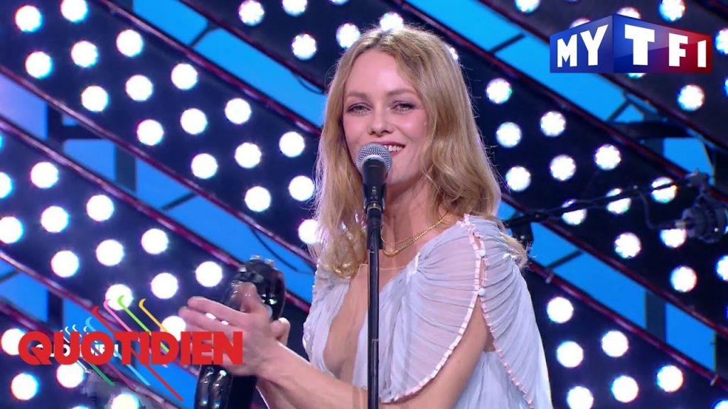 Celebs! Vanessa Paradis "La plage" en live pour Quotidien