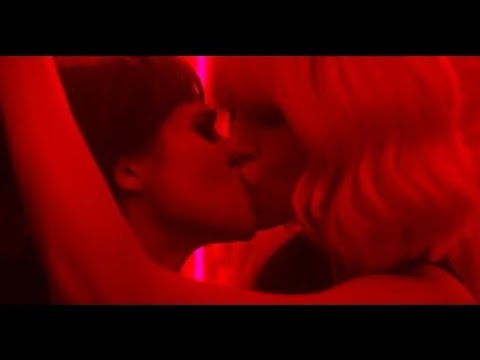  Celebrities Sofia Boutella / Scenes Sexi (2020) 