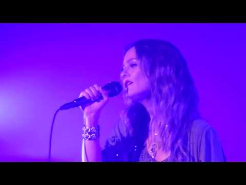  Vanessa Paradis "Dis-lui toi que je t'aime" - La Vapeur à Dijon le 27/11/19 - Vidéo de Flo Pa Gil 